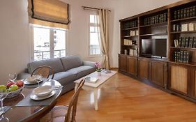 Neoclassical Apartment Close To Syntagma-Plaka By Ghh